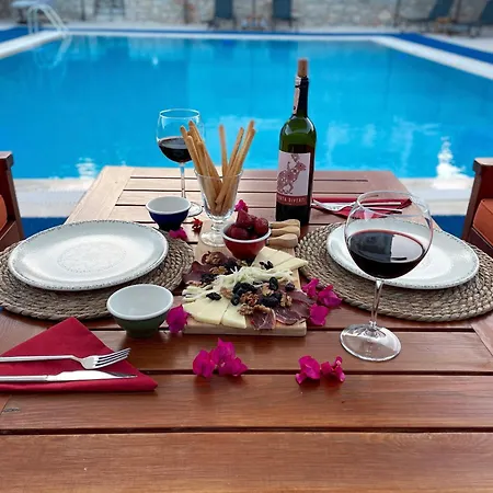 Oezguem Aparthotel Datça