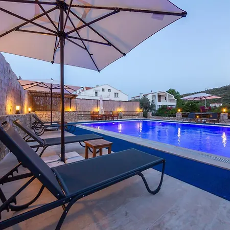 Oezguem شقة فندقية 4*