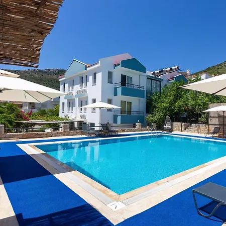 Oezguem Aparthotel 4*