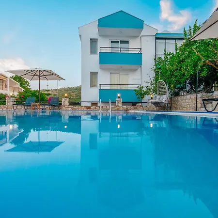 Oezguem Aparthotel 4*