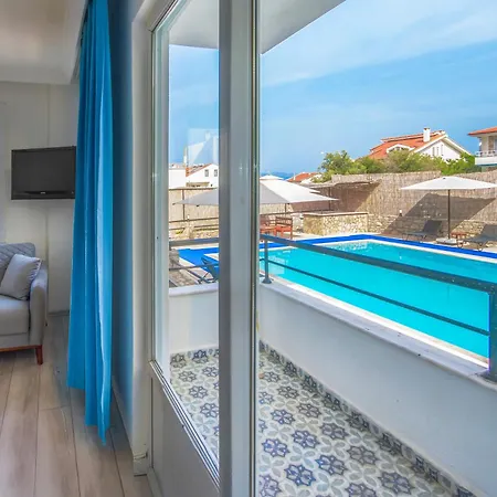 شقة فندقية Oezguem 4*