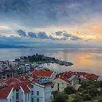 Oezguem Datça
