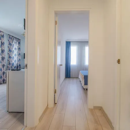 アパートホテル Oezguem 4*